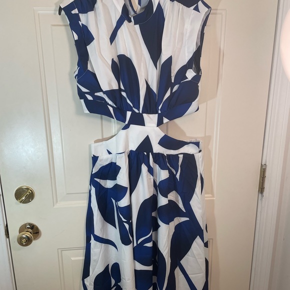 SHEIN Dresses & Skirts - SHEIN EUC Blue & White Maxi Dress, Open Midriff, Sexy, Super stretchy! Size 12